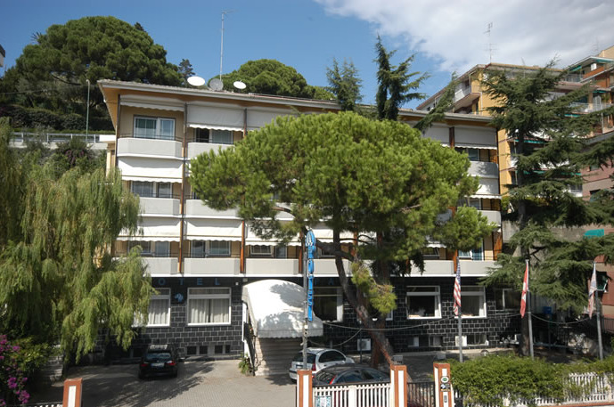 Hotel Palace Varraze Exterior foto
