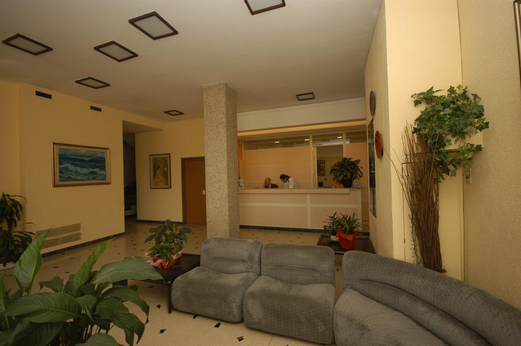 Hotel Palace Varraze Exterior foto