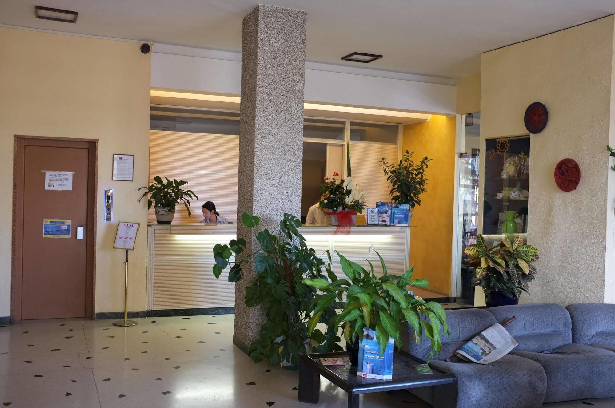 Hotel Palace Varraze Exterior foto
